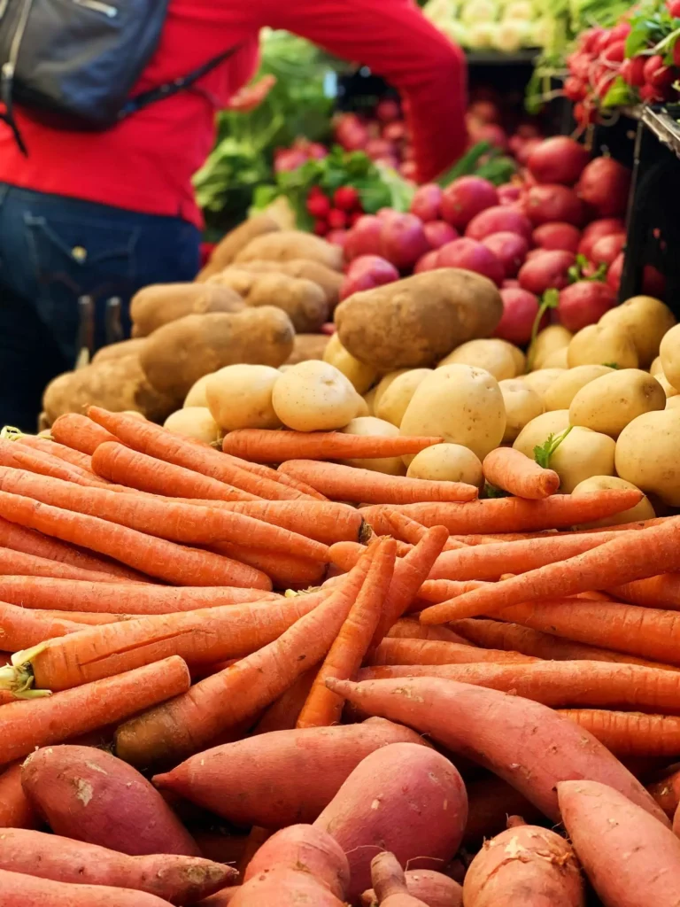 Cenouras e batatas possuem carboidrato.