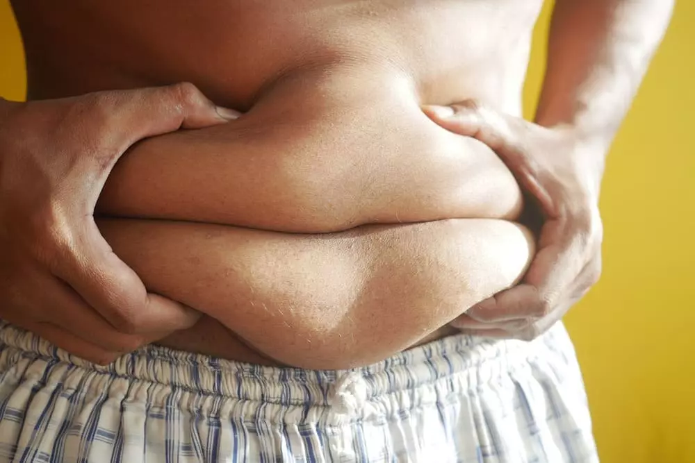 Quando uma pessoa junta as gorduras da barriga pode significar o excesso de consumo de carboidrato.